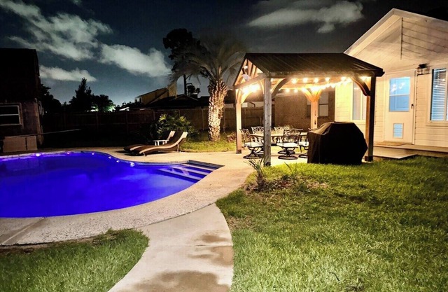 Sandy Toes 3/2 - Spacious POOL House In Panama City!
