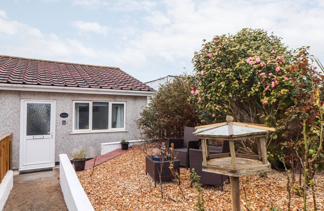 SANDYFEET, pet friendly, with a garden in Camborne