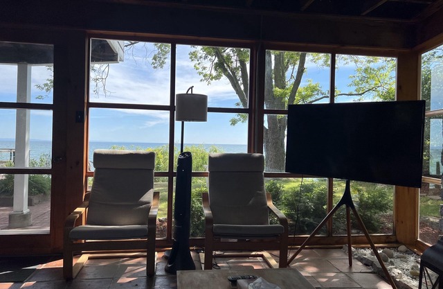 Sandyhaven Rusctic Log Cabin Niagara. Log Cabin With A Private Beach Access.