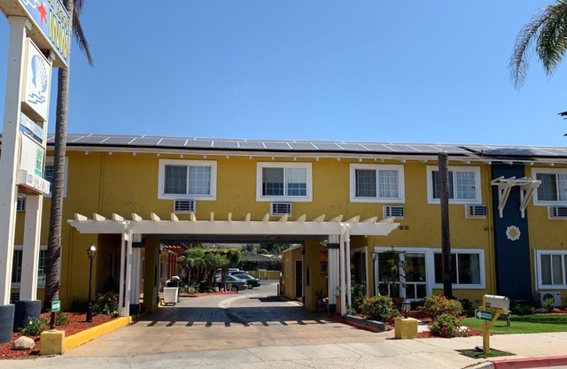 Sandyland Reef Inn