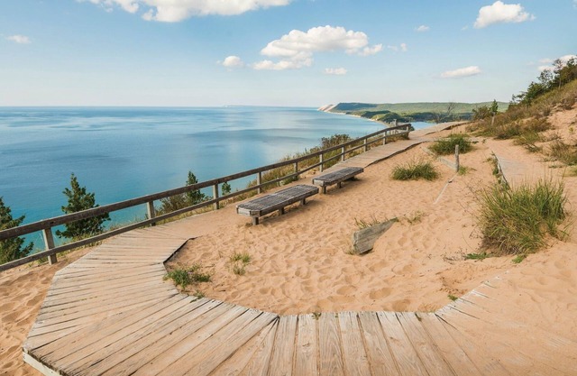 Sanford Lake Cottage | Fire Pit | BBQ | AC