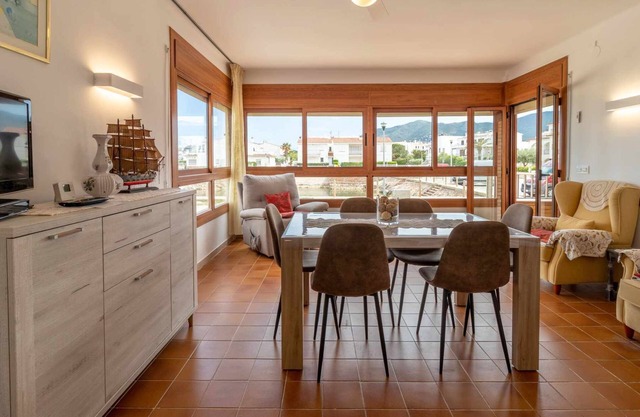 Sant Carles 20 - sunny apartment with sea views