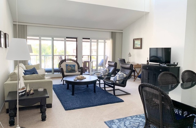 Santa Barbara Condo-walking distance to Leadbetter Beach