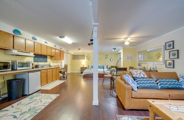 Santa Barbara Large Cozy Studio with Private Patio + AC + TESLA Charger