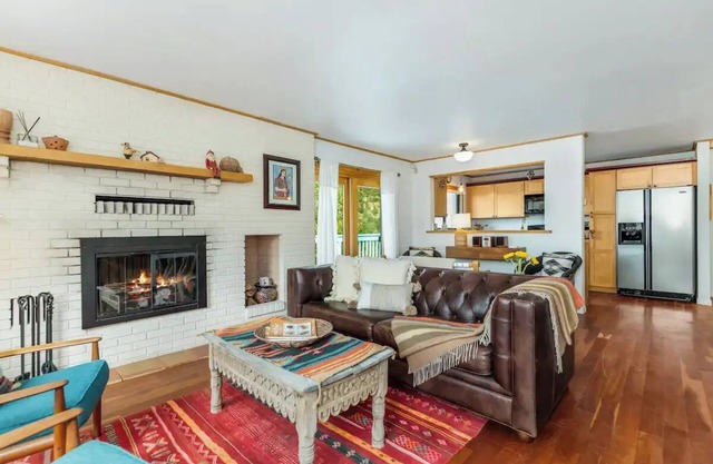 Santa Fe Retreat w/Hot Tub, Views & Pet Friendly