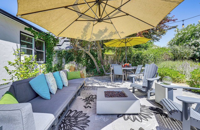 Santa Rosa Home w/Fire Pit < 1 Mi to Downtown!