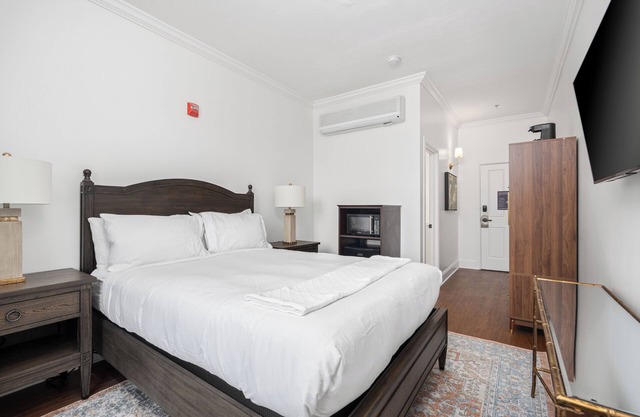 Santa Rosa Stonehouse Private Wine Country Getaway!