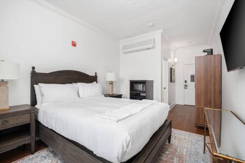 Santa Rosa Stonehouse Private Wine Country Getaway