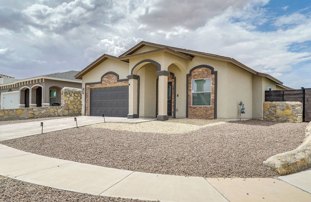 Santa Teresa Home w/ Patio & Grill!