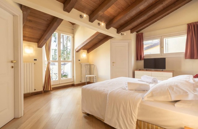 Santo Stefano Apartments- Attic with Terrace