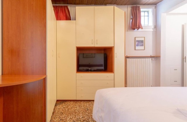 Santo Stefano Apts-Entire Stairs A 5 APT