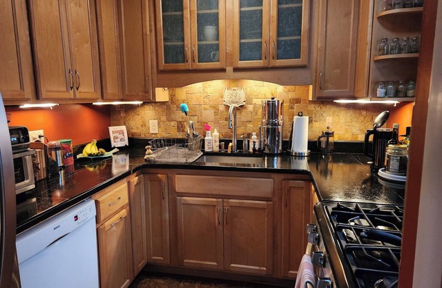 Santuary in the Woods with Heating, Wood stove, Sauna, WiFi