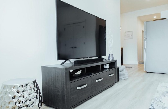 Sapphire Lux Queen Suite