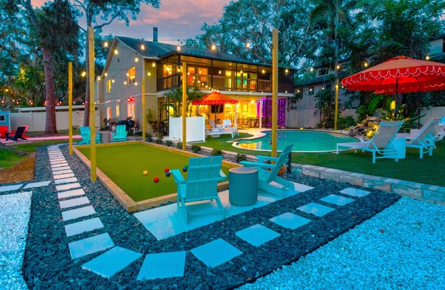 Sara Bay Base Camp: Private Tropical Oasis, Pool, Golf, Bocce, Firepit, PETS