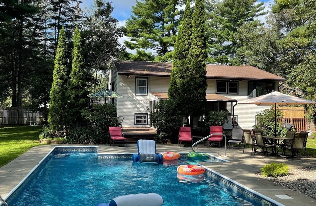 Beautiful Saratoga Oasis with Pool and Sauna!!