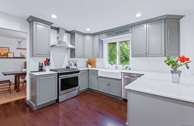 Saratoga Links track rental 4 bed 2.5 bath. Sleeps 8!!