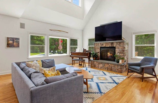 Saratoga Springs Retreat - Pool, Hot Tub and Privacy