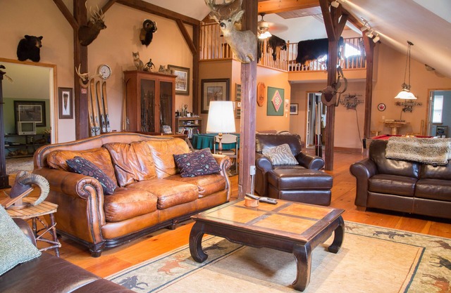 Country Getaway Lodge / Ranch