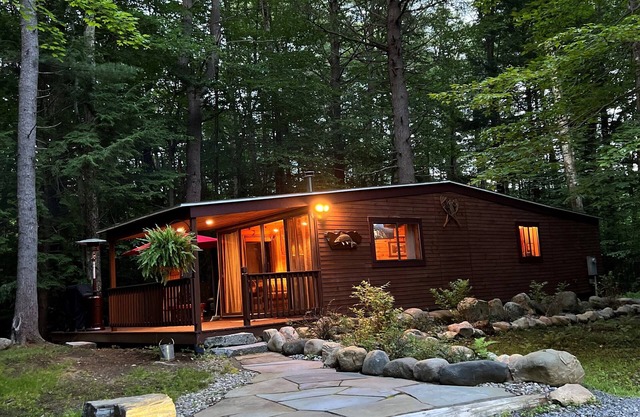 🐎Saratoga Track & Streamside Retreat 🌲 - Relax, Hike, Shop & Dine!
