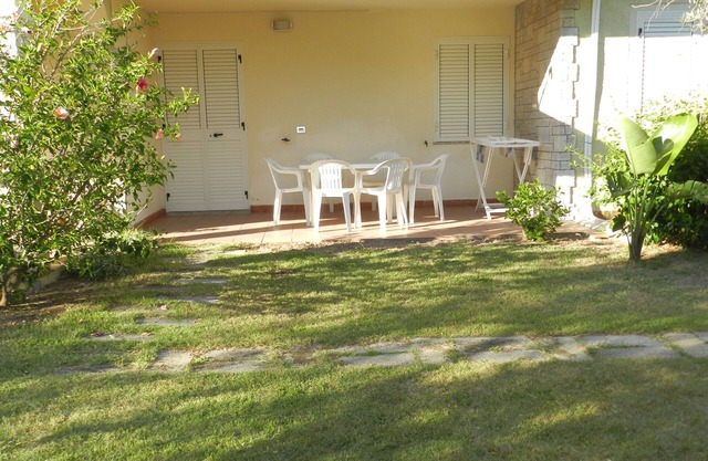 Sardinia - Budoni: apartment in villa with garden