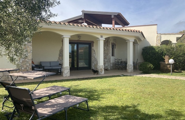 Sardinien-PiscinaRei (CA). Villa Laura in 400 m Entfernung. vom tollen Strand entfernt