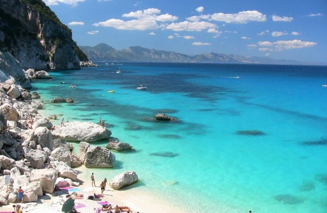 SARDINIA CALA GONONE SEA HOLIDAYS AND FREE CLIMBING