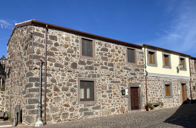 Sardinischen typischen Haus im historischen Zentrum von Pauliatino (OR), nur wenige Schritte von der SS131 entfernt