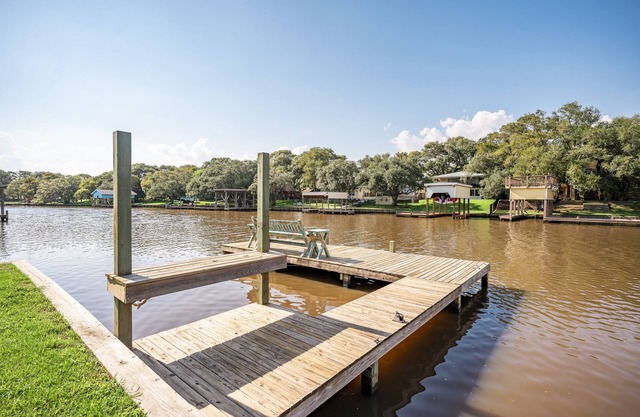 Sargent Pearl - Updated Cottage on Caney Creek
