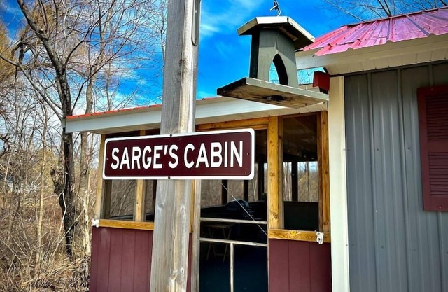 Sarge’s Cabin ~ Close to Trails 8 and 13!