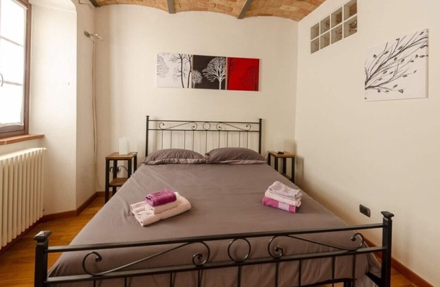 SARMASSA - apartment in the historic center of La Morra