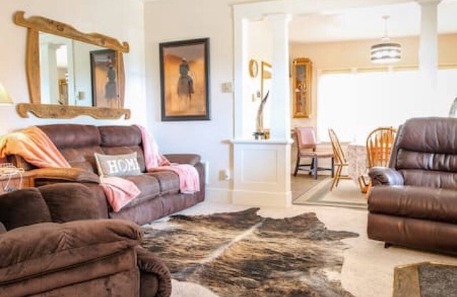 Sass House, Cozy 2 Bdrm Home! Fire Pit, Pets Stay Free!