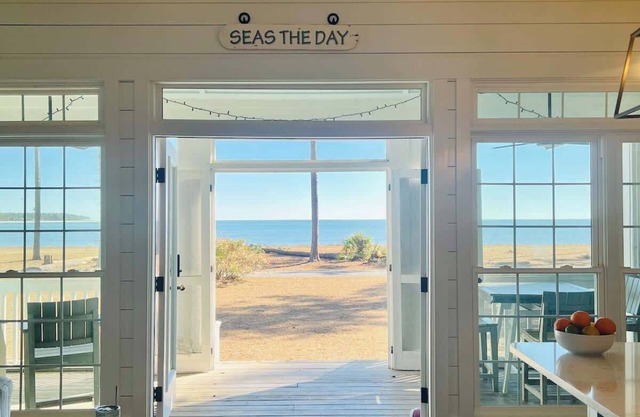 Sassafrass Cottage with Ocean Vista