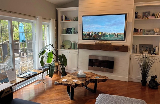 Sauble Beach Retreat. Family-friendly & privacy! 5-min away from the beach