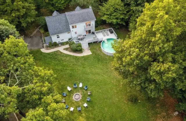 Saugerties private 4BR w/ Pool, hot tub, firepit & fitness room