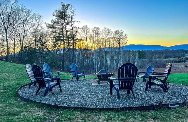 Saugerties Retreat 1 min walking from HITS, 7 BRs