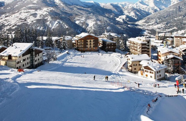 Sauze apartment. Close to the slopes.