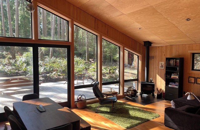 Savary Mid Island Modern