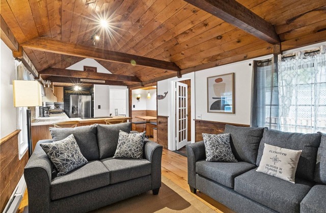 Save 10% on Fall Stays - Book by Nov 21!