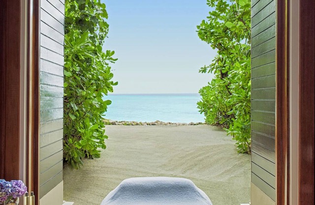 Savor An Exhilarating Experience! Direct Beach Access, Beach View, Outdoor Pool