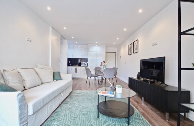 Herzhafte blaue Wohnung, Wifi, Garage, Aufzug!Neu!