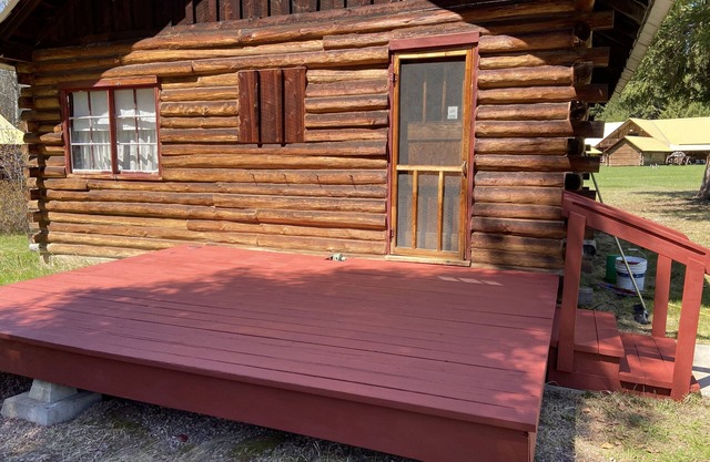 Nette 1 Schlafzimmer Hütte mit Dachboden und Seeblick.