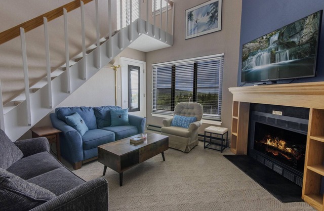 SC 5313: Appealing 2BR with loft & private balcony. Perfect for summer w/pool!
