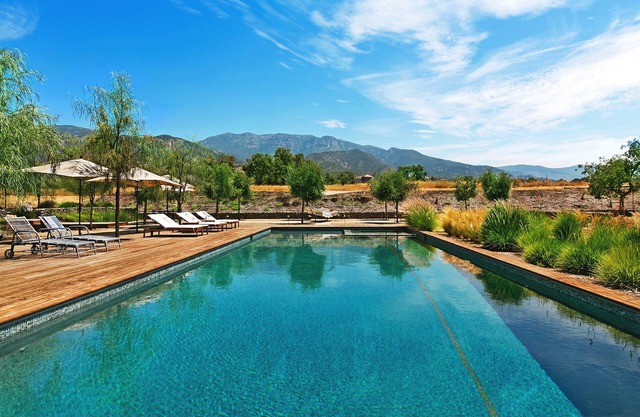 Skandinavisches Bauernhaus mit Infinity-Pool, Gästekabine, Tennis, 10 Acres, Boccia