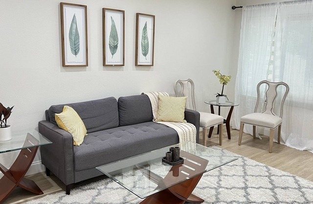 Scandinavian Home 2B/2Ba Spacious Relaxed Charm