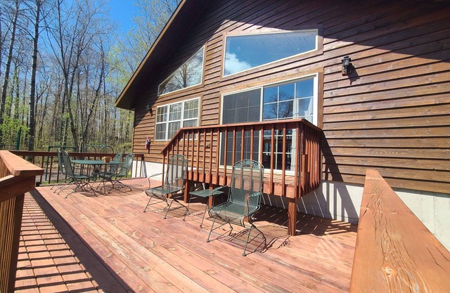 Scarlet Oak Cabin- Cabin on the Chippewa Flowage within a Resort