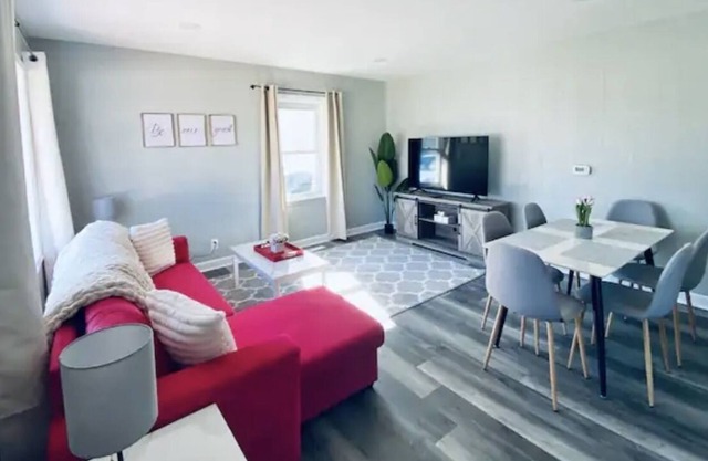 Scarlet Star - 3Br home in Streamwood