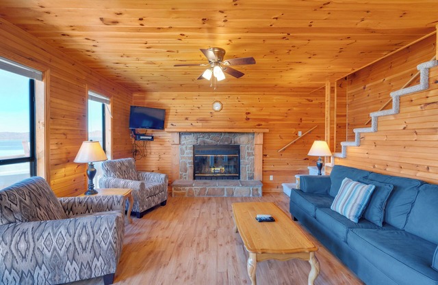 Scenic 2 Bed 2 Story Chalet with Captivating Views and Direct Lake Access #20