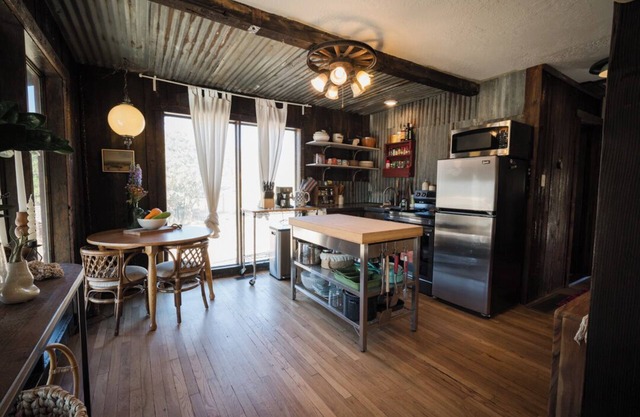 Scenic 2-bedroom cabin w/ mountain views, WiFi, 3 ski areas nearby