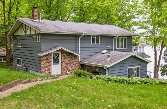 Scenic 4BR Lake View Cottage