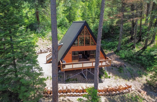 Scenic A-Frame Retreat – Main A-Frame & Cozy Little A-Frame, Borders Public Land